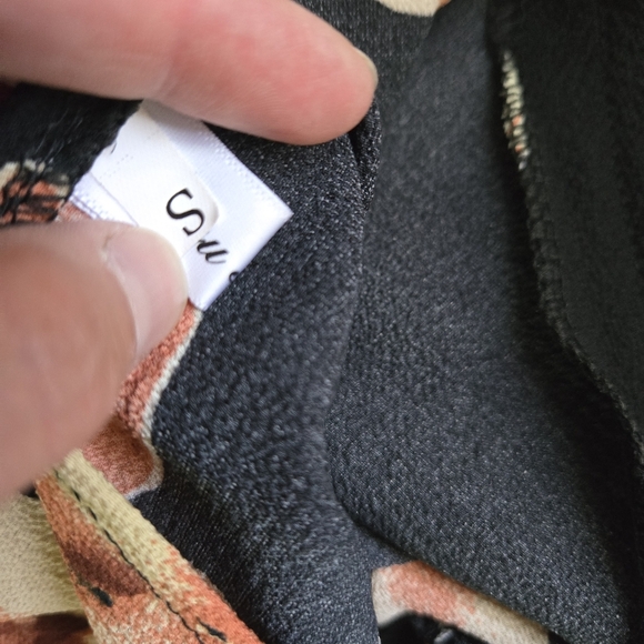 KAIYU | High-Low Blouse in Black w/ Orange Florals sz S - Picture 6 of 8